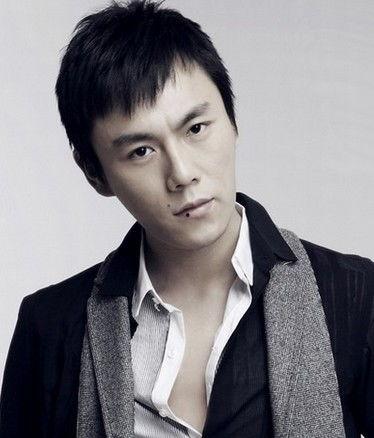 演员洪宇宙个人资料,影视界多面手，才华横溢的演员风采